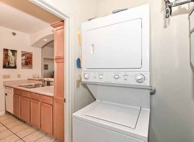 6995 S Riverwood BOULEVARD #S-209, Franklin, WI 53132