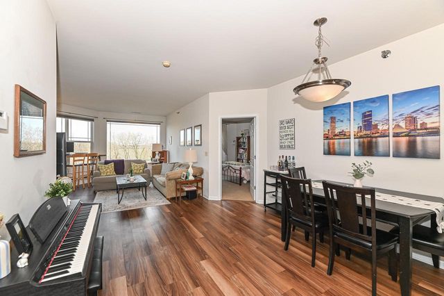 6995 S Riverwood BOULEVARD #S-209, Franklin, WI 53132