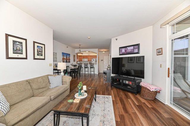 6995 S Riverwood BOULEVARD #S-209, Franklin, WI 53132