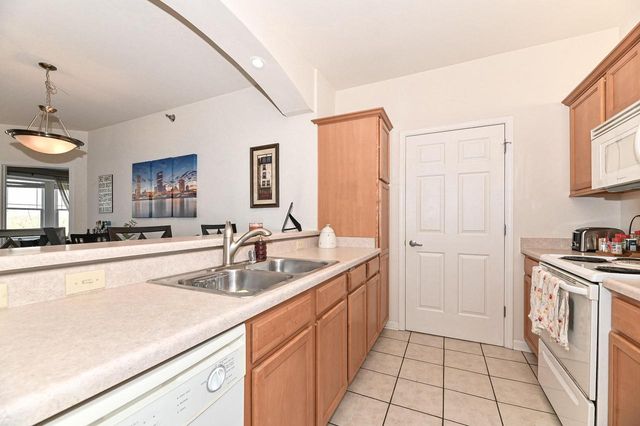 6995 S Riverwood BOULEVARD #S-209, Franklin, WI 53132