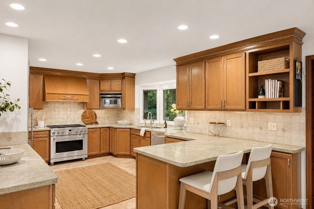 5601 43rd Avenue W, Seattle, WA 98199