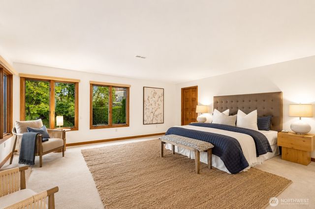 5601 43rd Avenue W, Seattle, WA 98199