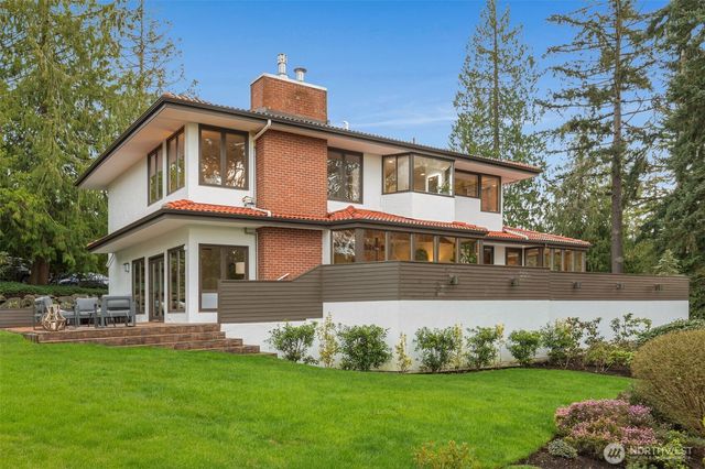 5601 43rd Avenue W, Seattle, WA 98199