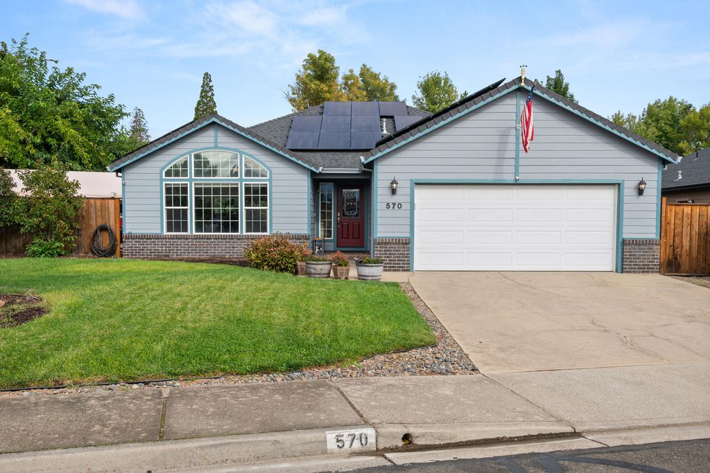 570 Bachand Circle, Central Point, OR 97502