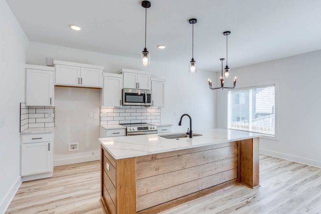 8541 W 37TH ST N, Wichita, KS 67205