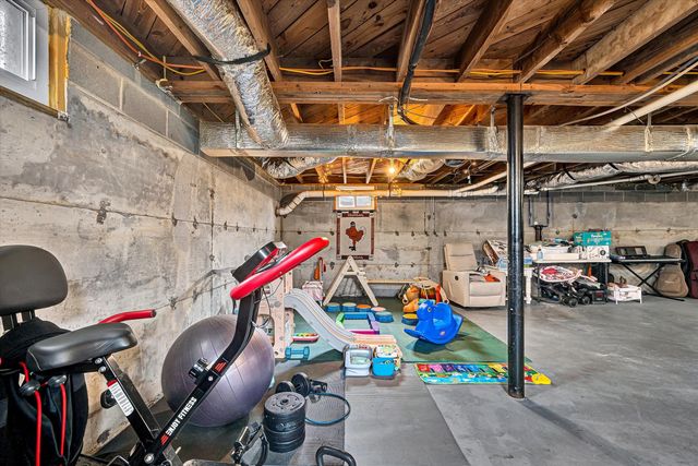 1072 Garner RD, Vinton, VA 24179