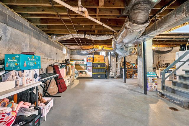 1072 Garner RD, Vinton, VA 24179