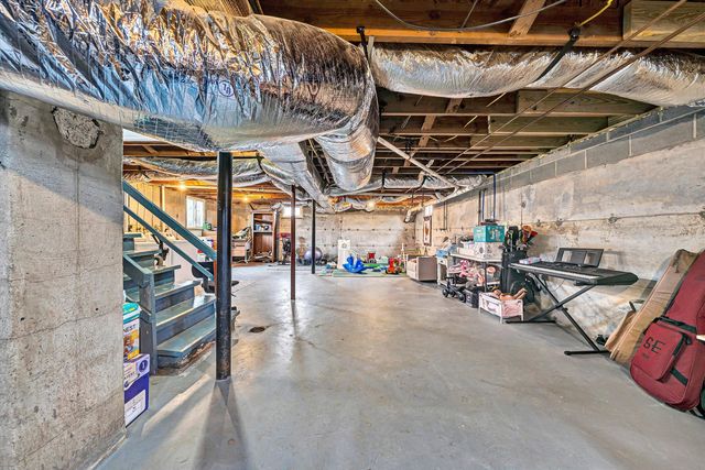 1072 Garner RD, Vinton, VA 24179