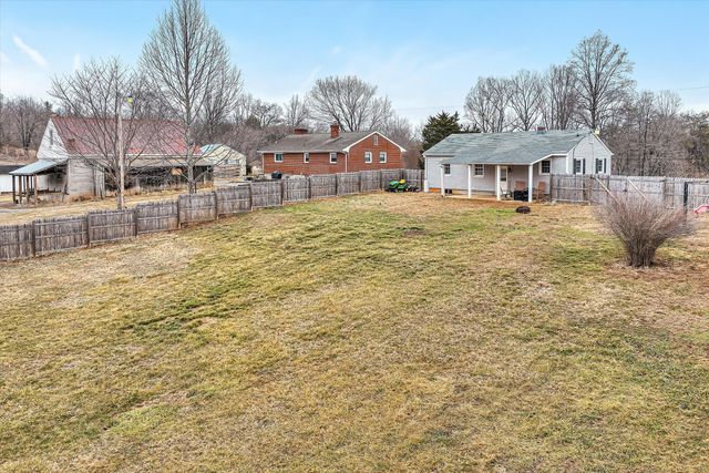 1072 Garner RD, Vinton, VA 24179