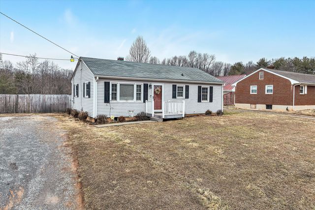 1072 Garner RD, Vinton, VA 24179