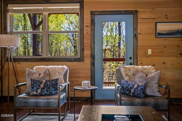 834 Pine Top Lane, Gatlinburg, TN 37738