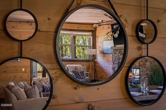 834 Pine Top Lane, Gatlinburg, TN 37738