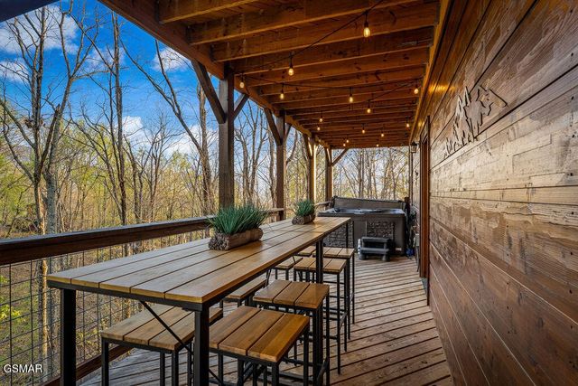 834 Pine Top Lane, Gatlinburg, TN 37738