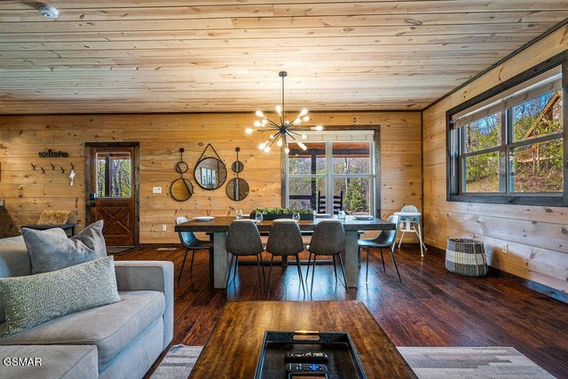 834 Pine Top Lane, Gatlinburg, TN 37738
