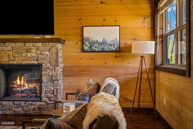 834 Pine Top Lane, Gatlinburg, TN 37738