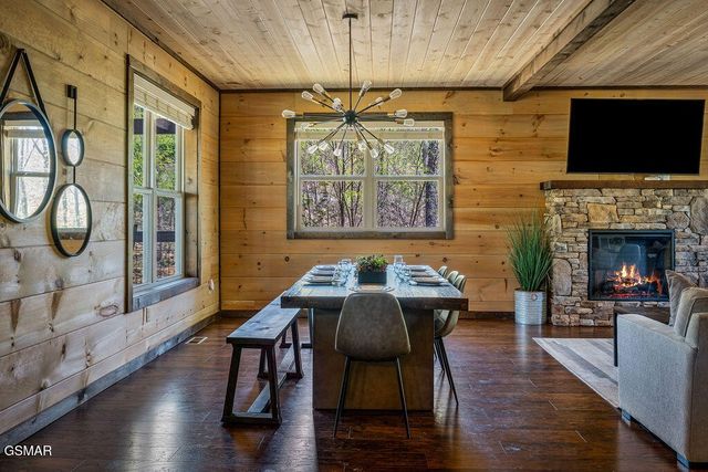 834 Pine Top Lane, Gatlinburg, TN 37738