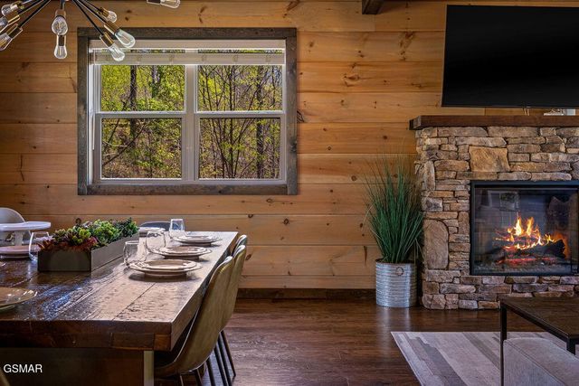834 Pine Top Lane, Gatlinburg, TN 37738