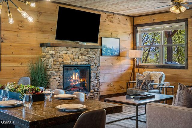 834 Pine Top Lane, Gatlinburg, TN 37738
