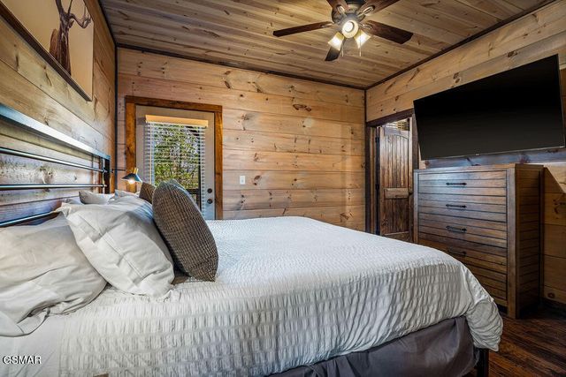 834 Pine Top Lane, Gatlinburg, TN 37738