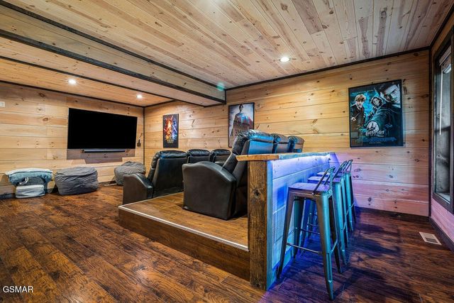 834 Pine Top Lane, Gatlinburg, TN 37738