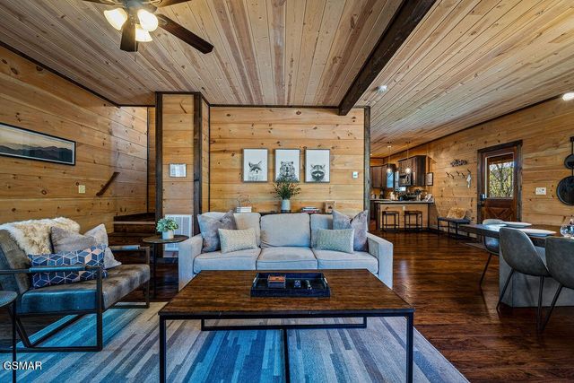 834 Pine Top Lane, Gatlinburg, TN 37738