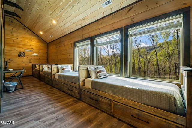 834 Pine Top Lane, Gatlinburg, TN 37738