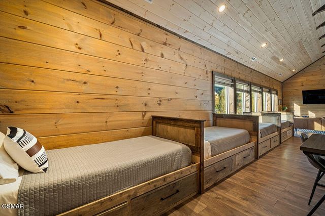 834 Pine Top Lane, Gatlinburg, TN 37738