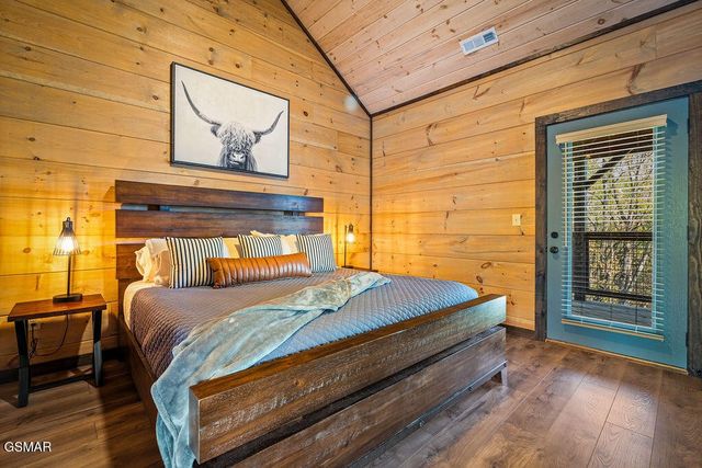 834 Pine Top Lane, Gatlinburg, TN 37738
