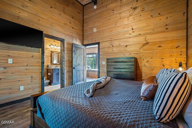 834 Pine Top Lane, Gatlinburg, TN 37738