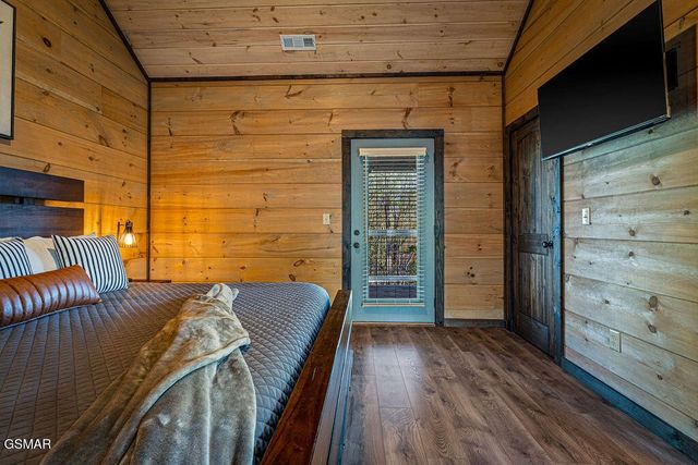 834 Pine Top Lane, Gatlinburg, TN 37738