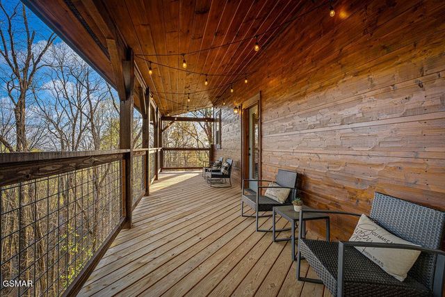 834 Pine Top Lane, Gatlinburg, TN 37738