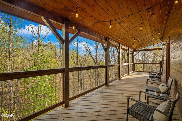 834 Pine Top Lane, Gatlinburg, TN 37738