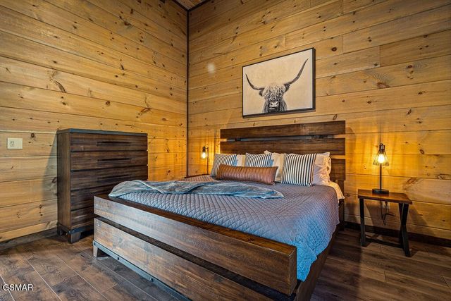 834 Pine Top Lane, Gatlinburg, TN 37738