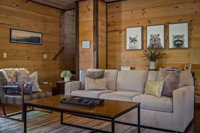 834 Pine Top Lane, Gatlinburg, TN 37738