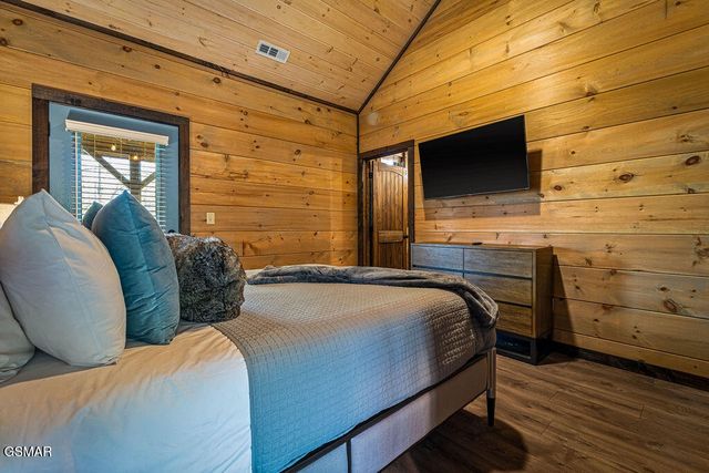 834 Pine Top Lane, Gatlinburg, TN 37738