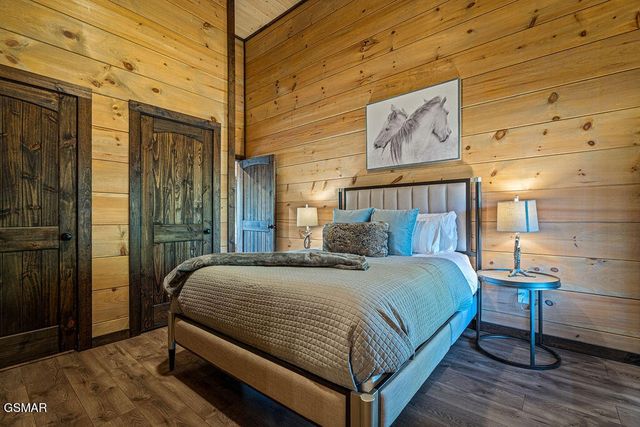 834 Pine Top Lane, Gatlinburg, TN 37738