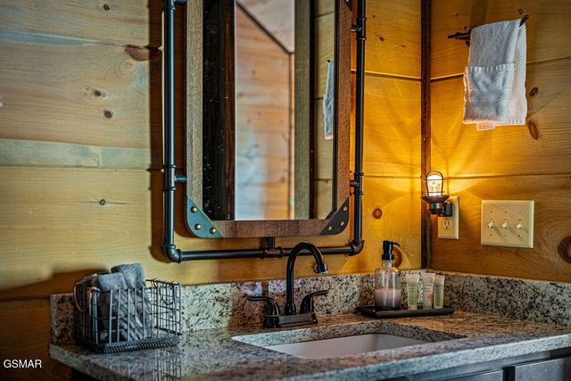 834 Pine Top Lane, Gatlinburg, TN 37738