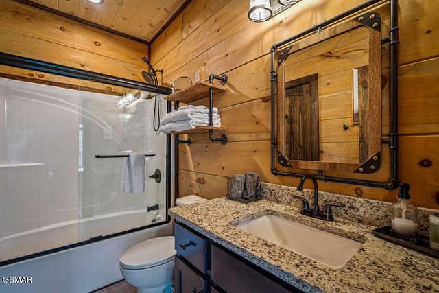 834 Pine Top Lane, Gatlinburg, TN 37738