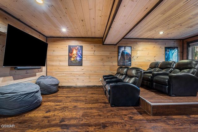 834 Pine Top Lane, Gatlinburg, TN 37738
