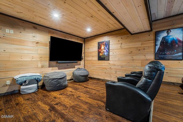 834 Pine Top Lane, Gatlinburg, TN 37738