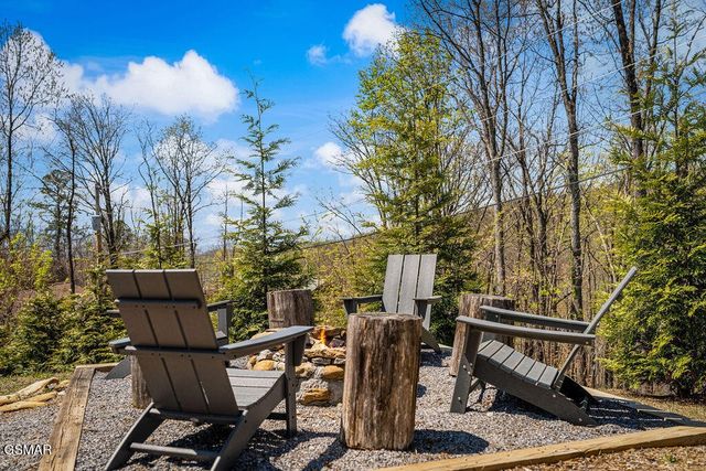 834 Pine Top Lane, Gatlinburg, TN 37738
