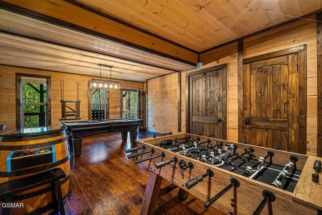 834 Pine Top Lane, Gatlinburg, TN 37738