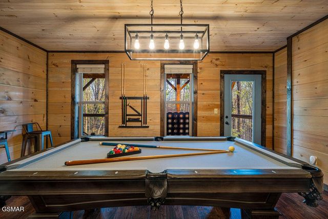 834 Pine Top Lane, Gatlinburg, TN 37738