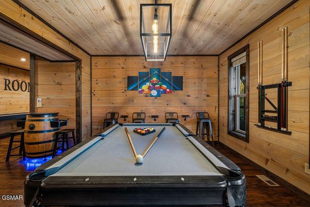 834 Pine Top Lane, Gatlinburg, TN 37738