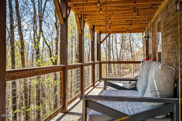 834 Pine Top Lane, Gatlinburg, TN 37738