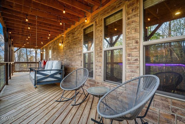 834 Pine Top Lane, Gatlinburg, TN 37738