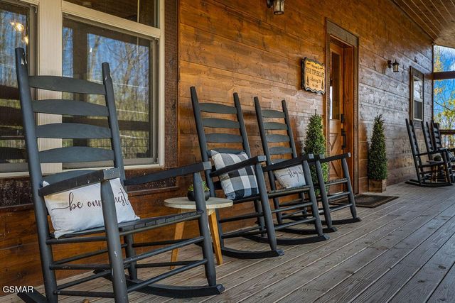 834 Pine Top Lane, Gatlinburg, TN 37738