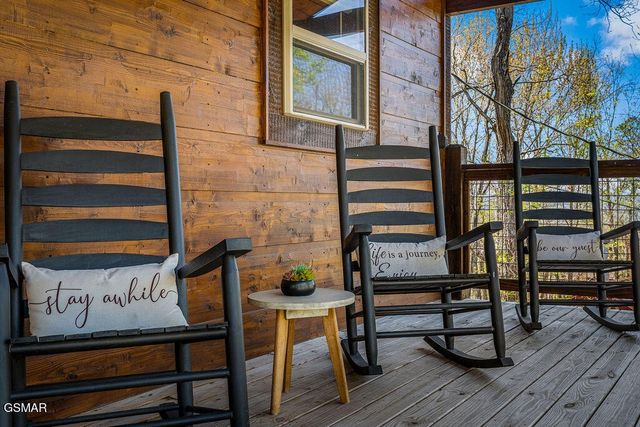 834 Pine Top Lane, Gatlinburg, TN 37738