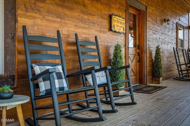 834 Pine Top Lane, Gatlinburg, TN 37738