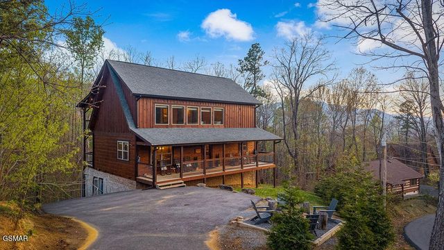 834 Pine Top Lane, Gatlinburg, TN 37738